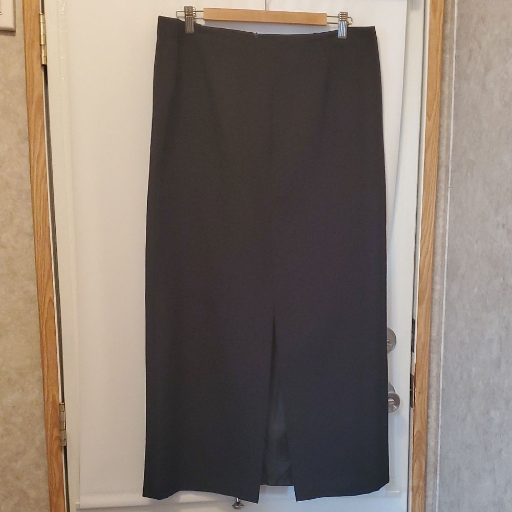 Elegant Long Black Women's Skirt